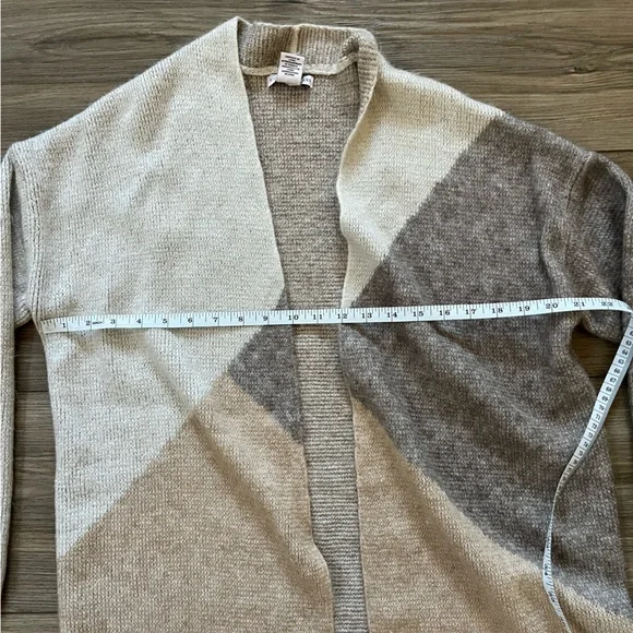 Sincerely Jules Long Open-Front Geometric Cardigan in Cream, Tan, and Gray - Picture 8 of 9